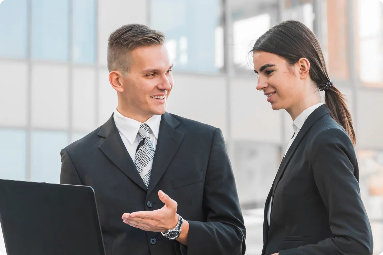 College students in tech internships at Icanio